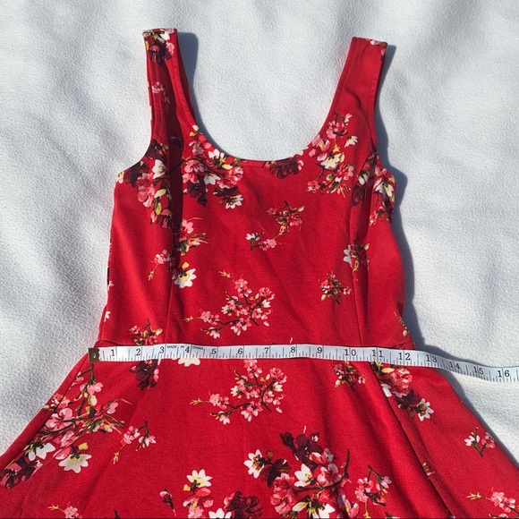 3/$30 - H&M Red Flowered Mini Dress - Size 8 - Picture 6 of 10